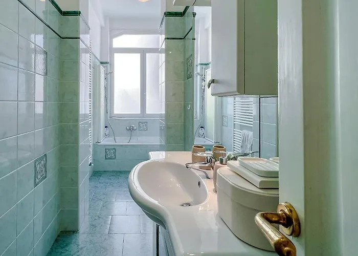 Grande In Zona Tranquilla Apartamento